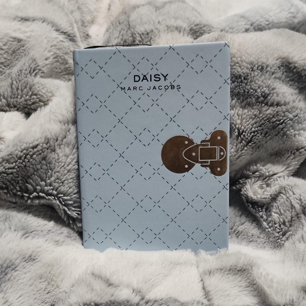 Marc Jacobs Daisy Perfume Box